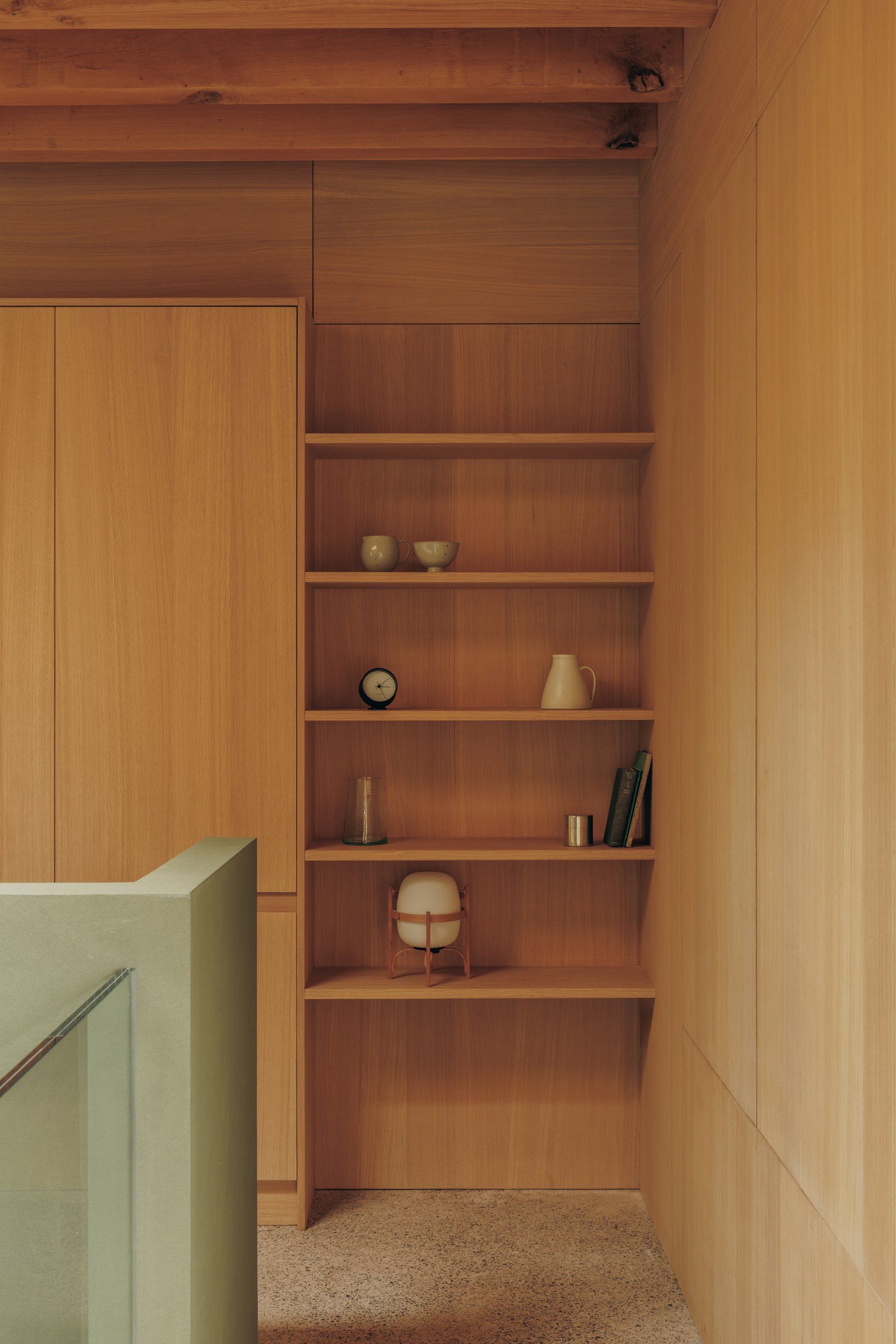 Ord — 13 — landing shelving