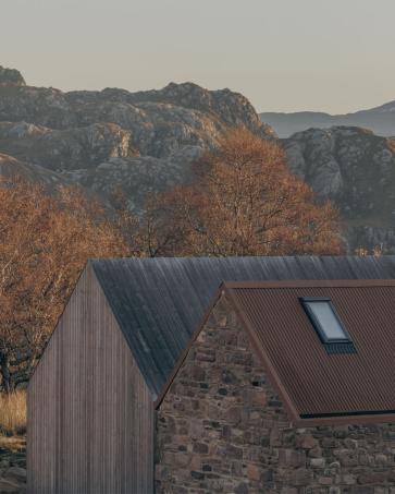 Autumn is when the Highlands are at their most beautiful. Deep russet colours, low sun and crisp air give the landscape an extraordinary vibrancy.

At Diabeg, faded larch, weathered stone and rust-coloured metal echo the colours of the surrounding hills making the building feels part of the landscape.

The beauty of the Highlands, and our responsibility towards it, brought into sharp focus.

Explore Diabeg through the  link in our bio.

Images: Richard Gaston @richardgaston 

#diabeg  #scottisharchitecture #highlandarchitecture #architectureandlandscapes  #scotttishlandscape